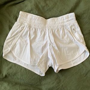 Lululemon Tracker Short 4’